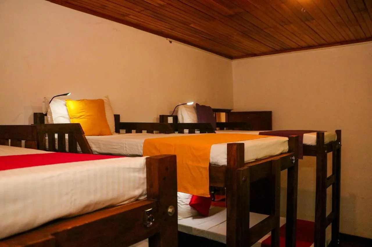 Tikuhut Hostel Sigiriya