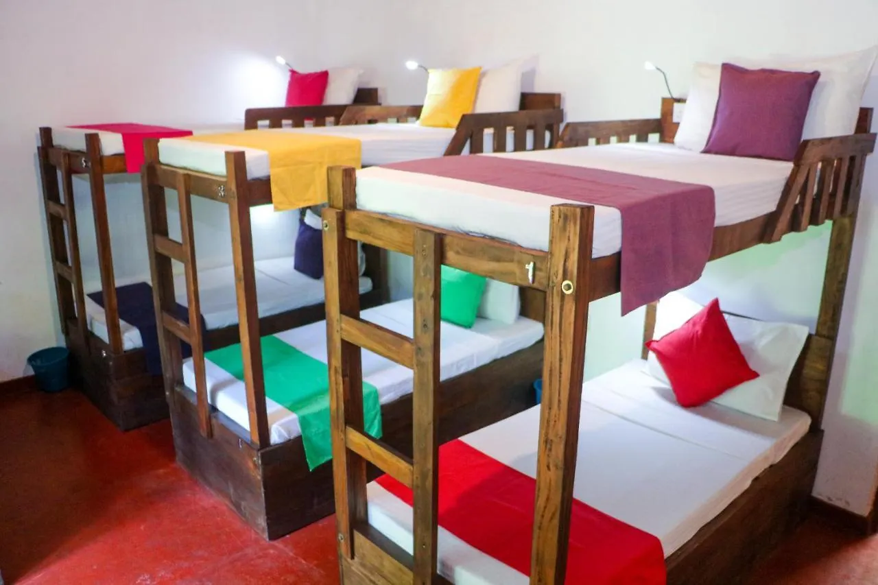 Tikuhut Hostel Sigiriya