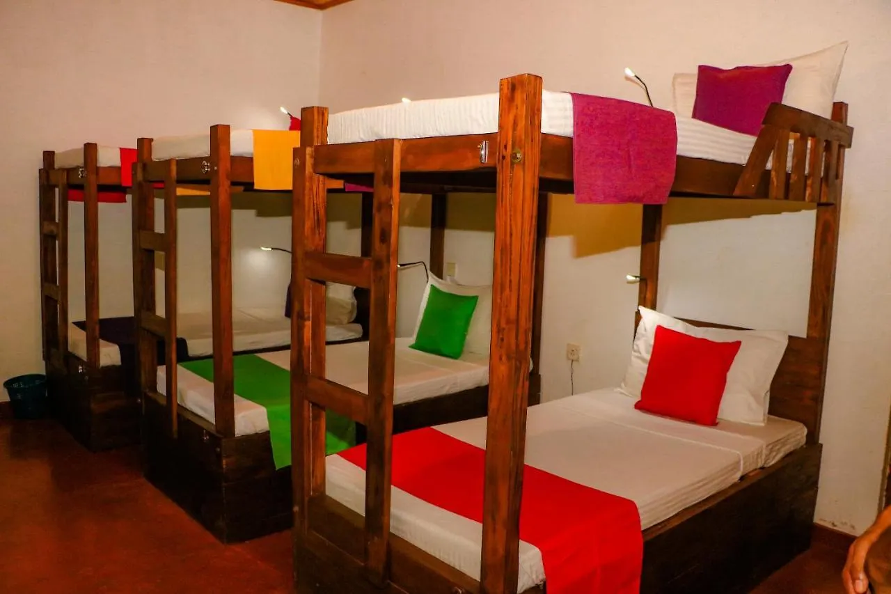 Tikuhut Hostel Sigiriya Sri Lanka