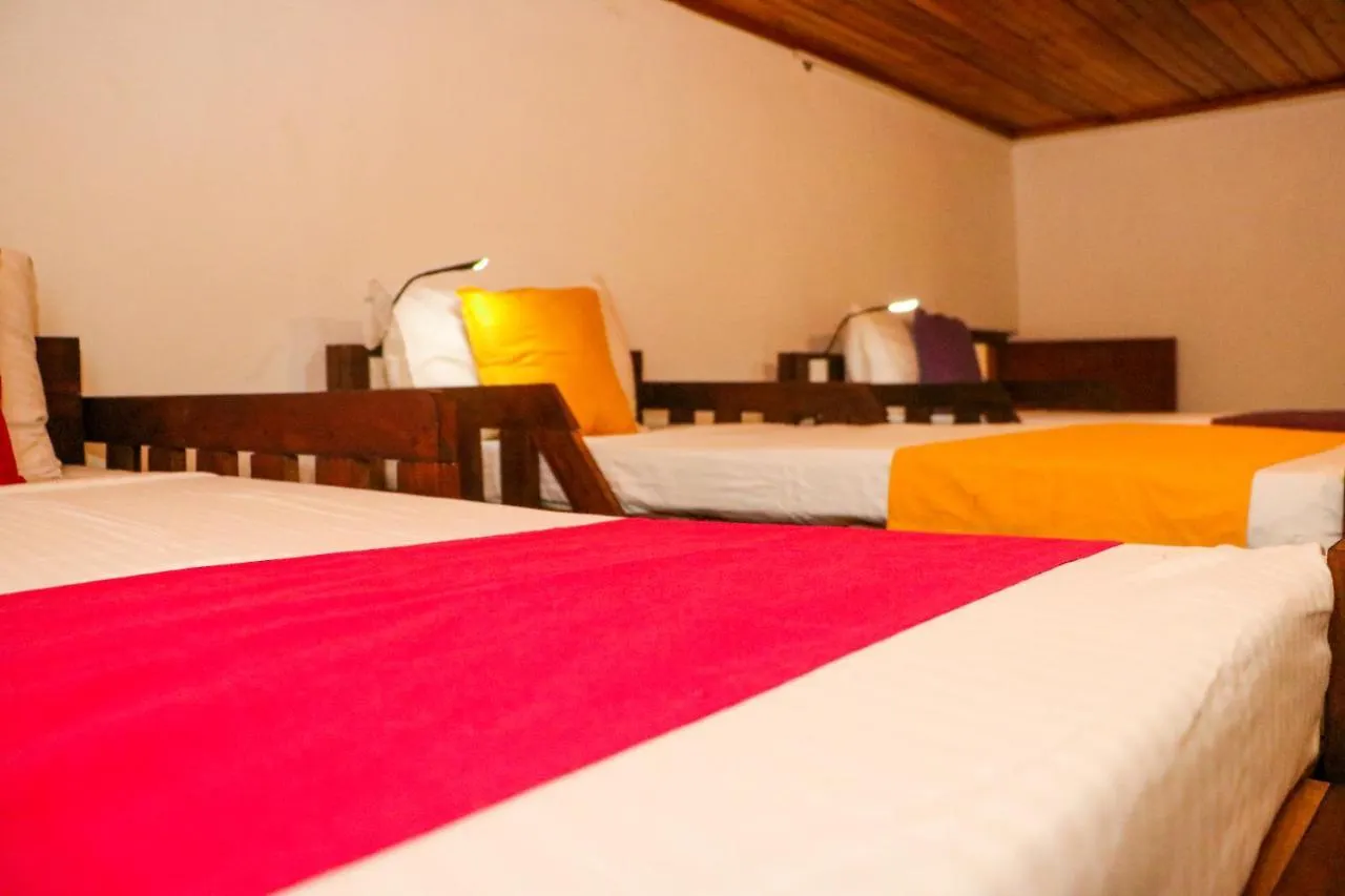 Tikuhut Hostel Sigiriya