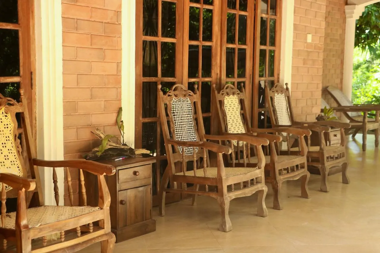 Tikuhut Hostel Sigiriya 0*,
